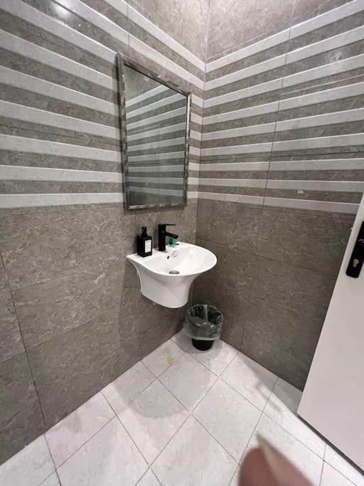 فاخرة بصالة Apartment *