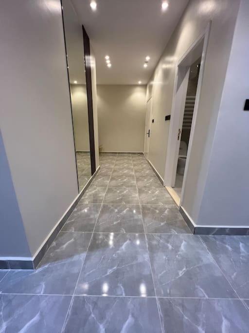 Apartment فاخرة بصالة *